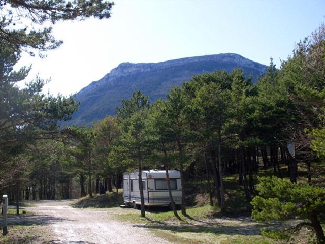 מלון Saint-Martin-de-Clelles Camping La Chabannerie מראה חיצוני תמונה