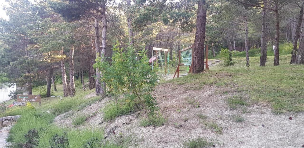 מלון Saint-Martin-de-Clelles Camping La Chabannerie מראה חיצוני תמונה