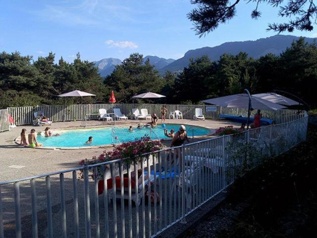 מלון Saint-Martin-de-Clelles Camping La Chabannerie מראה חיצוני תמונה